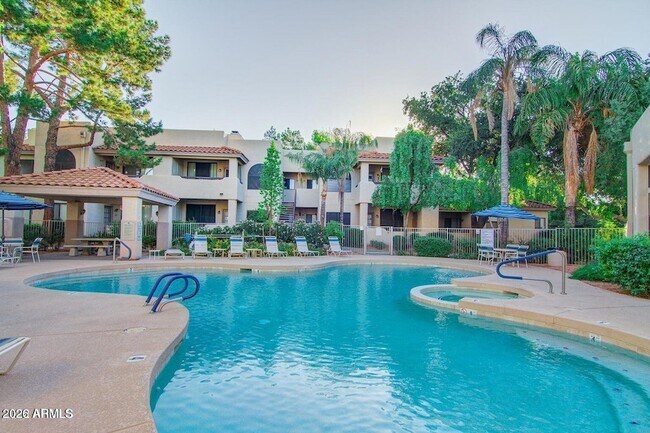 Building Photo - 750 E Northern Ave