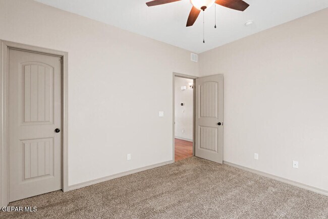 Building Photo - 13960 Lago Vista Ave