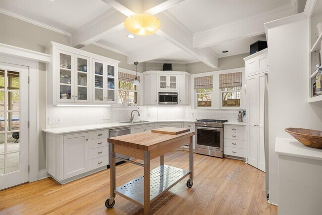 Building Photo - 105 Laurel Ln