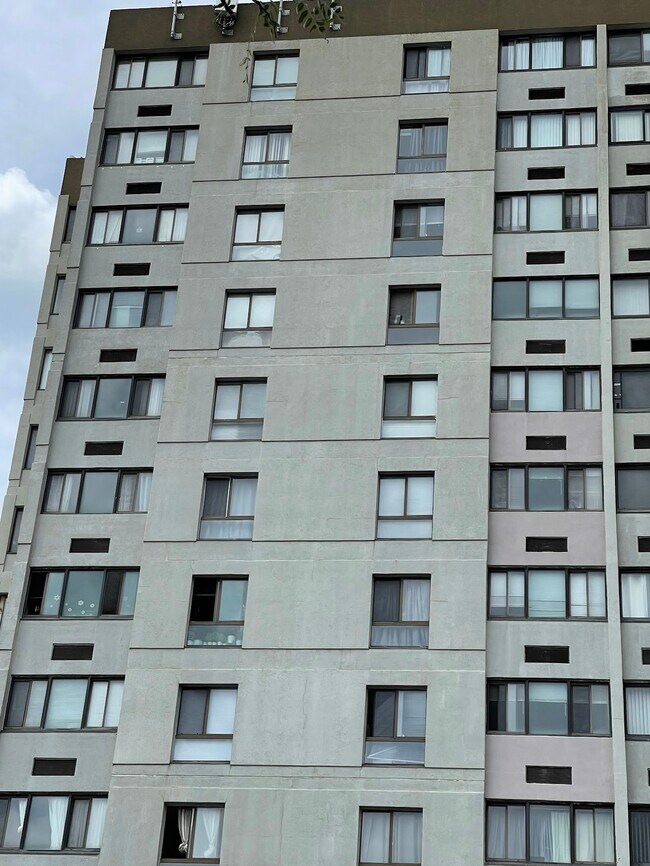 Building Photo - 60 Strawberry Hill Ave
