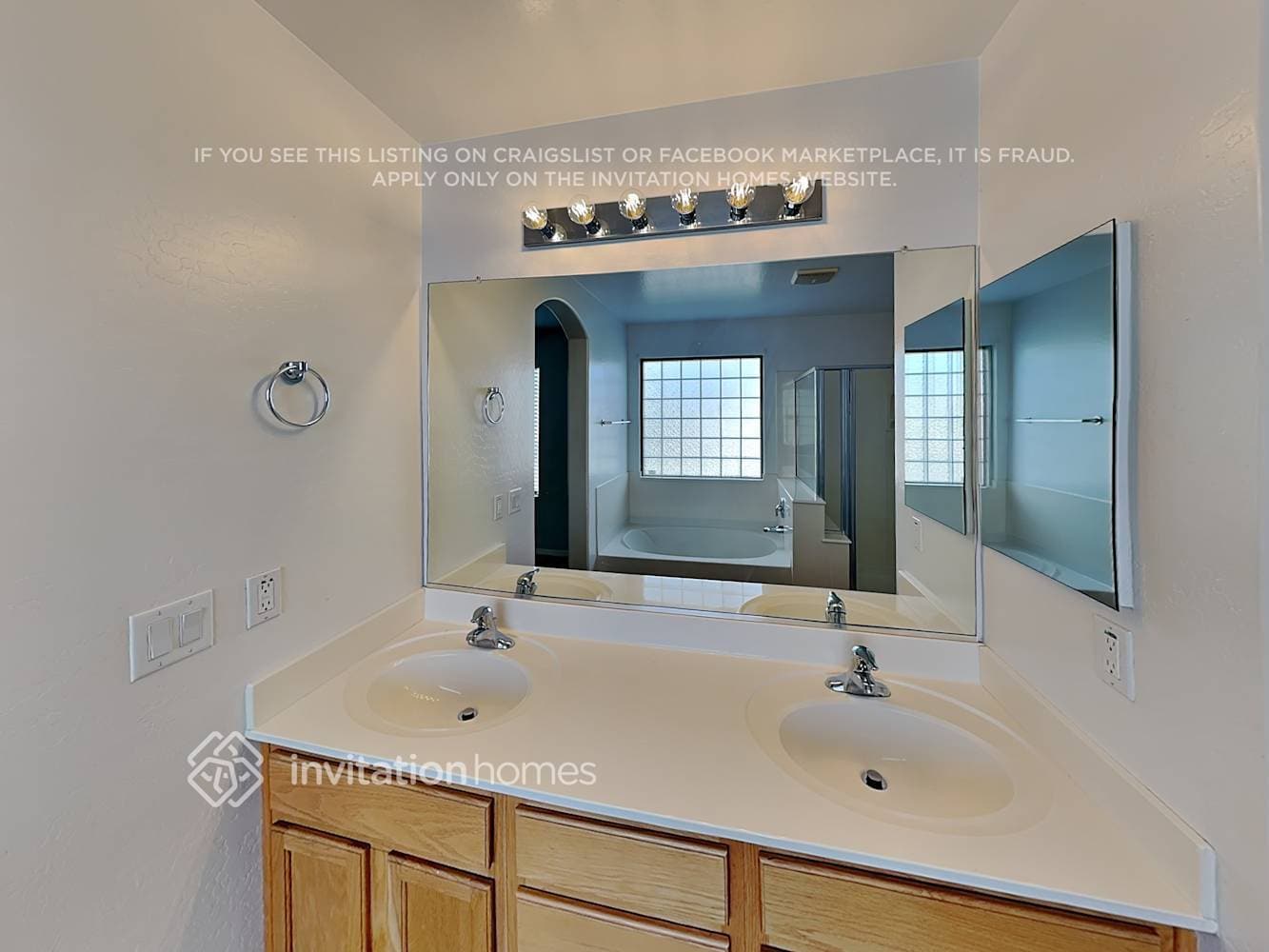 Building Photo - 14226 W Hearn Rd