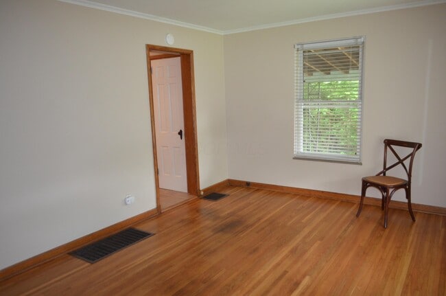 Building Photo - 582 Loveman Ave