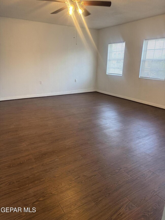Building Photo - 3033 Tierra Humeda Dr