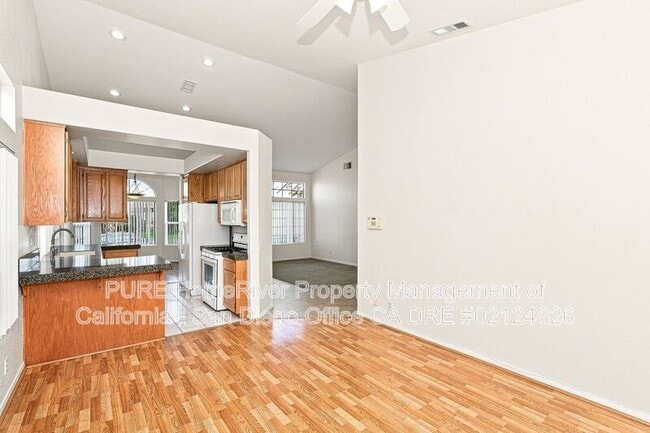 Building Photo - 4849 Lake Shore Pl