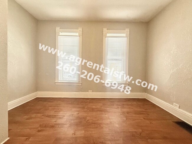 Building Photo - 3 Bedroom House