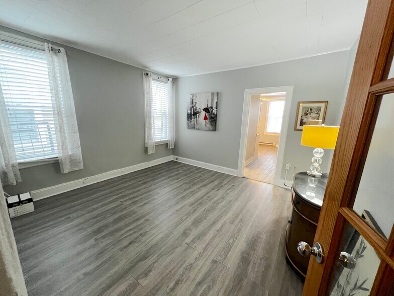 Building Photo - 47 Liberty Ave