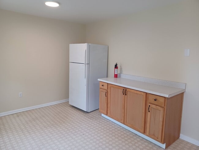 Building Photo - 222 E Whitlock Ave