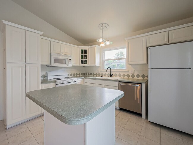 Building Photo - 42195 Park Ridge Rd