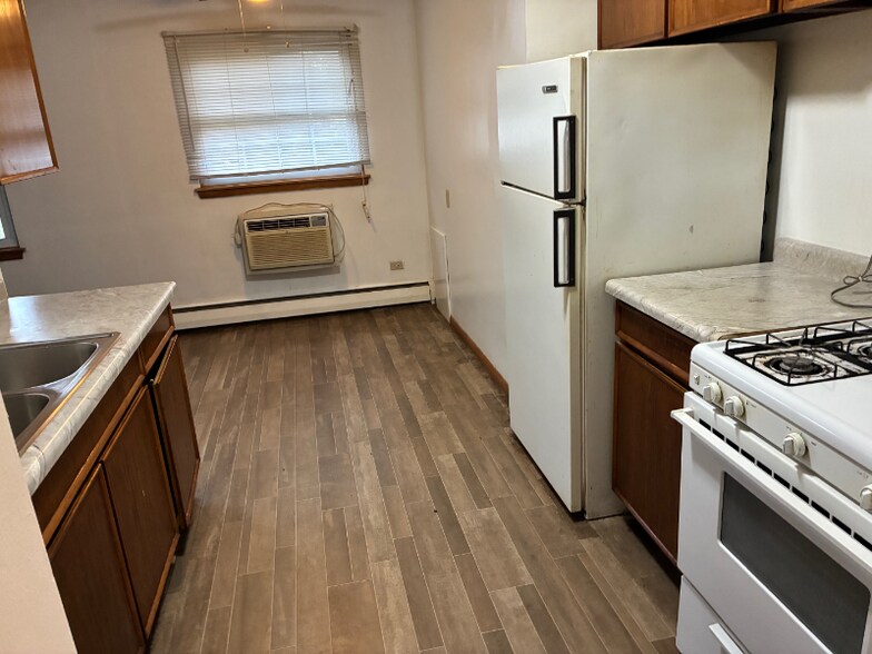 Building Photo - 8936 Newton Ave S