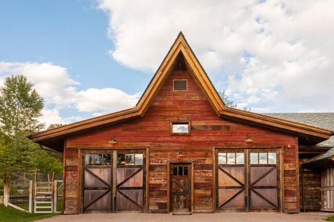 Building Photo - 665 Callicotte Ranch Dr
