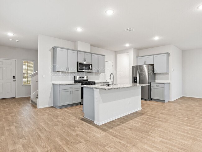 Building Photo - 374 Wayne Way