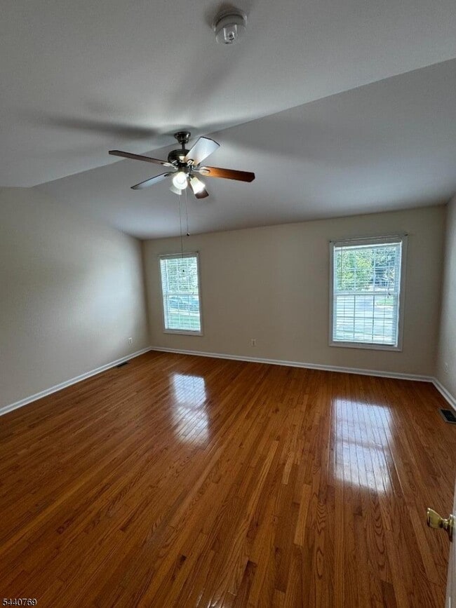 Building Photo - 533 Coventry Dr