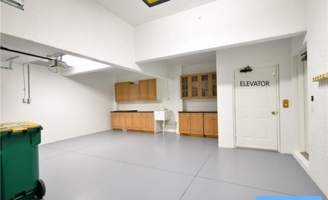 Building Photo - 8051 Players Cove Dr