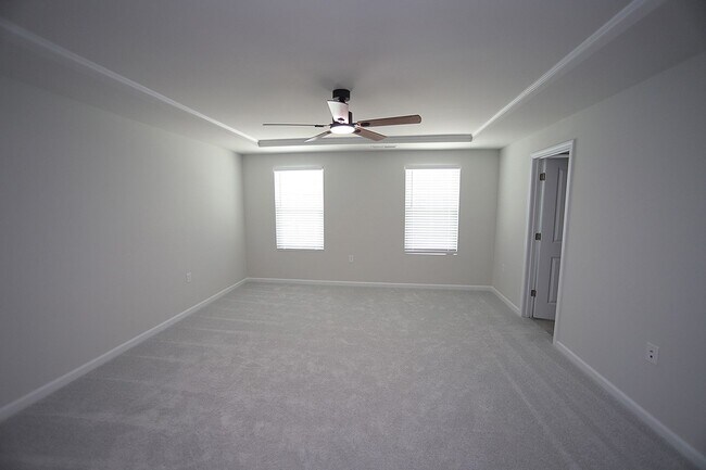 Building Photo - Beautiful 3 Bed+Bonus+2 Car Garage Townhom...