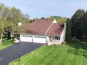 Building Photo - 1335 Jensen Ct