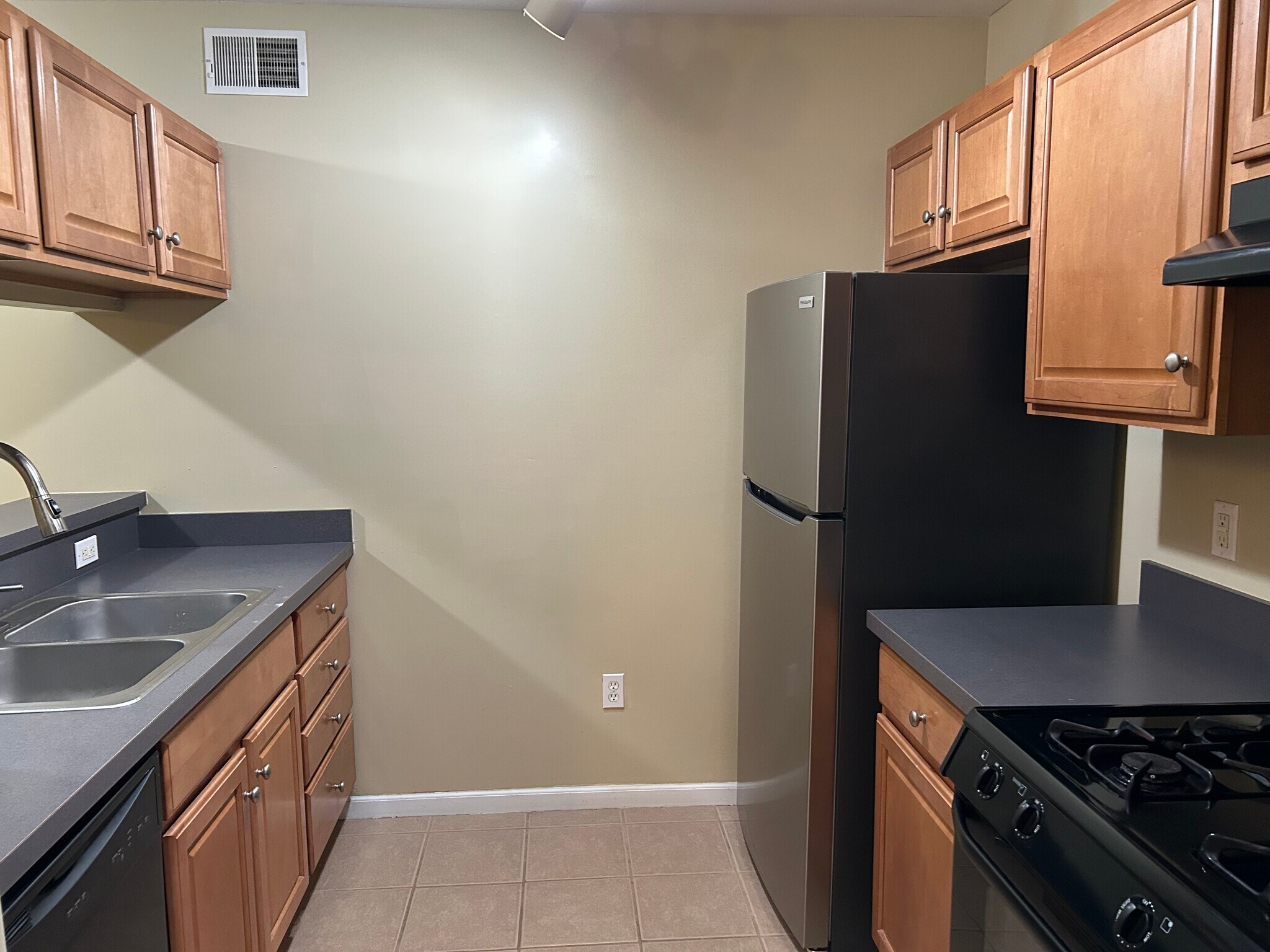 Building Photo - 2269 S Main St