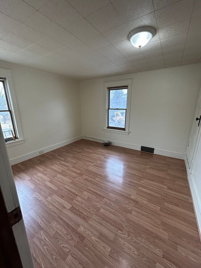 Building Photo - Great 4 bedroom house in East Stroudsburg Borough!