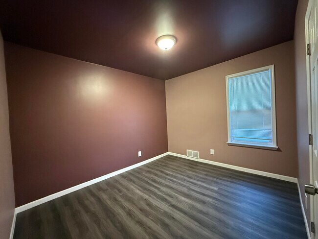 Building Photo - 349 Westminster St