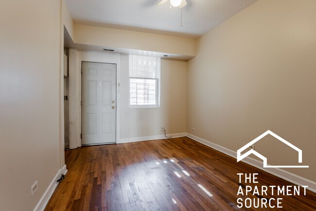 Building Photo - 2405 W Wilson Ave