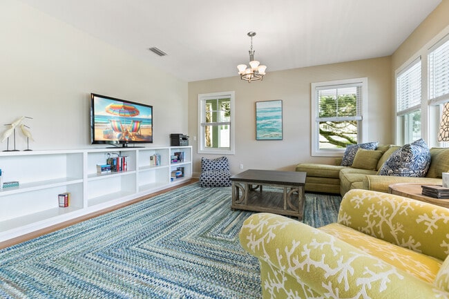 Building Photo - 681 Ocean Palm Way