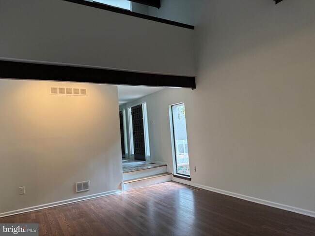 Building Photo - 4 Hazelhurst Dr
