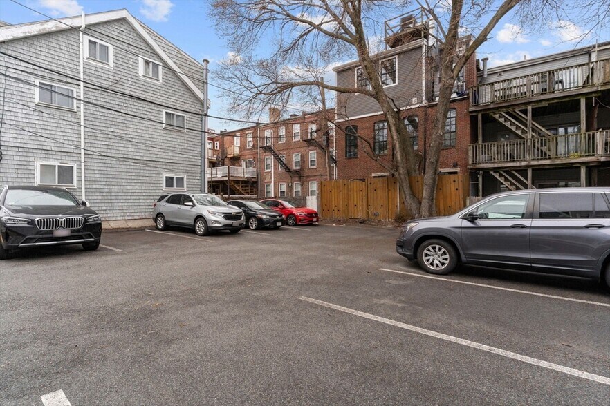 Building Photo - 62 Bolton St