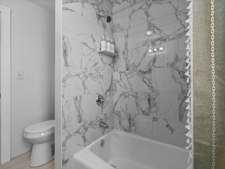 Building Photo - 168 School St