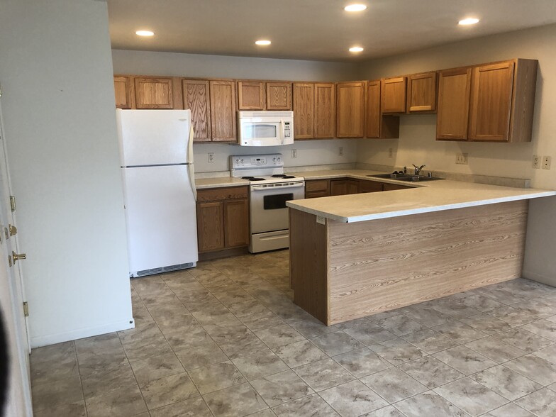 Kitchen - 632 Westwynd Ct