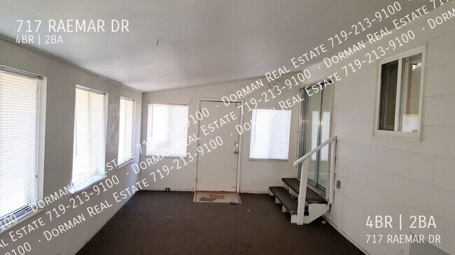 Building Photo - 717 Raemar Dr