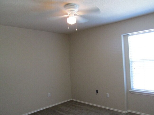 Building Photo - 593 Cullen Blvd