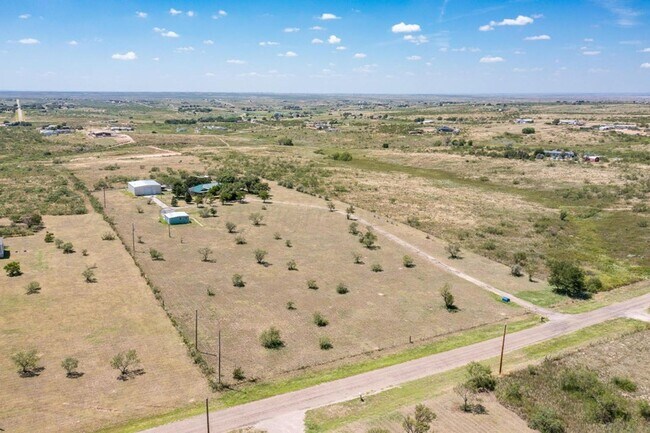 Building Photo - 10401 Arlie Rd