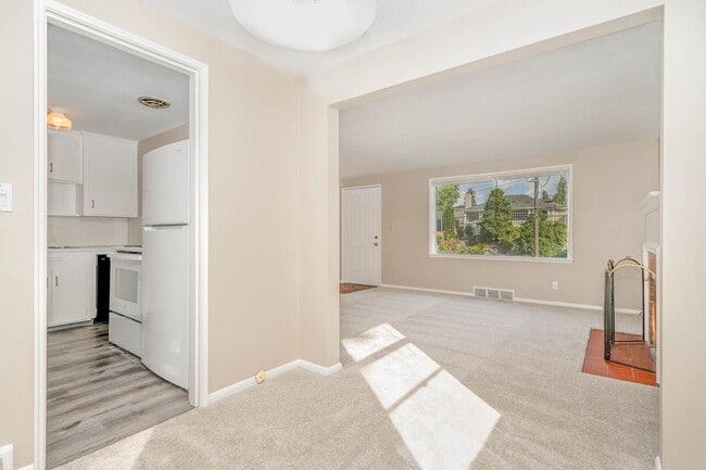 Building Photo - 2Bd/1Ba Seattle House