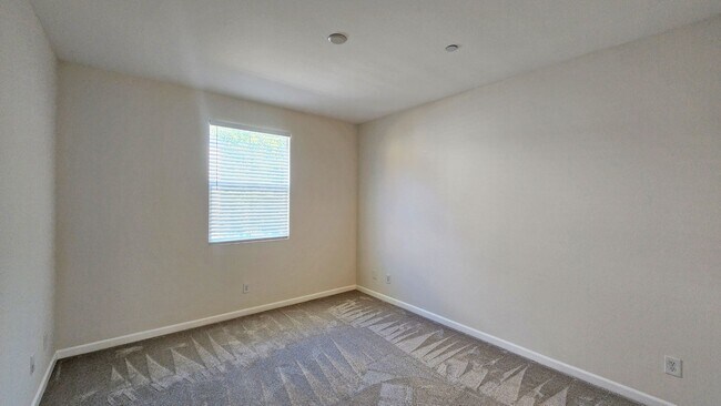 Building Photo - 840 Bronze Ln