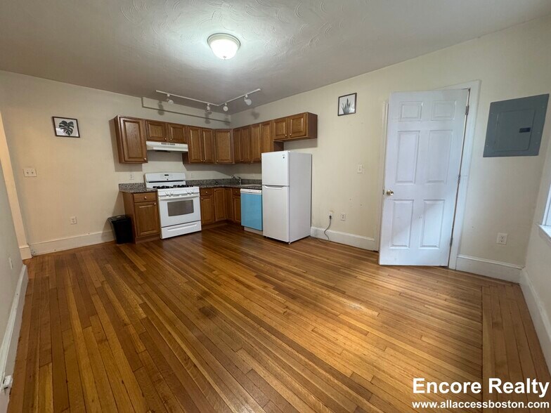 Building Photo - 1615 Commonwealth Ave