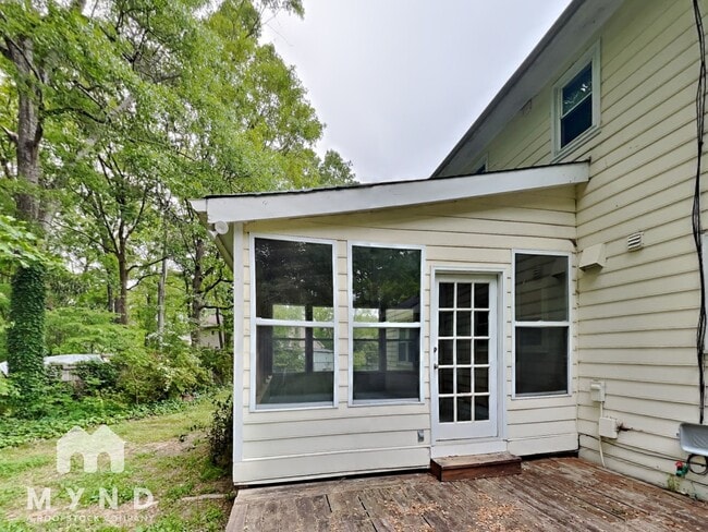 Building Photo - 2211 Tarence Ln SW