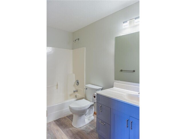 Building Photo - 112X Crystal Pl W