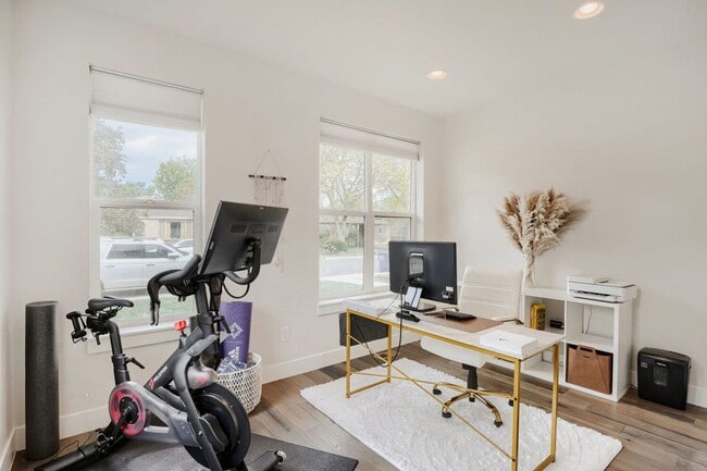Building Photo - Bright & Inviting Home | Access to All