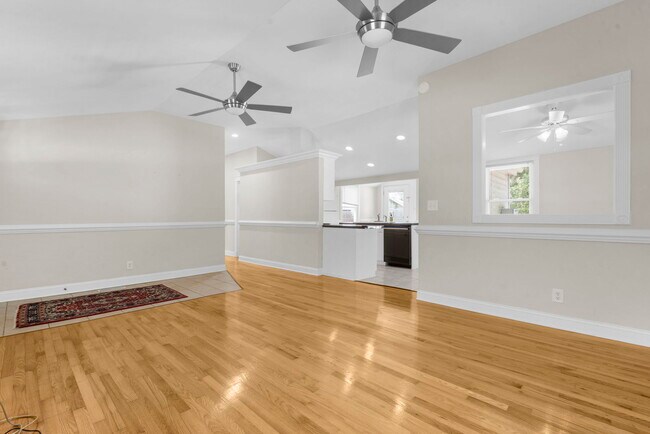 Building Photo - 2217 Doris Dr