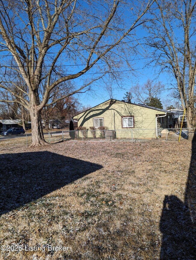 Building Photo - 1701 Brentmoor Ln