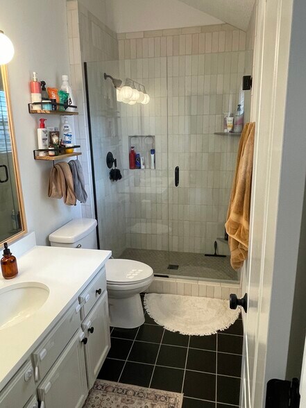 Primary Bathroom - 8625 NE 112th St