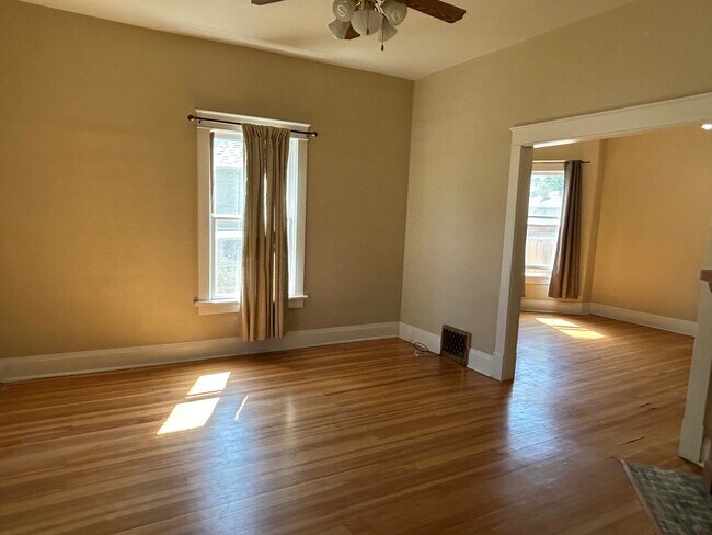 Building Photo - 927 Chipeta Ave