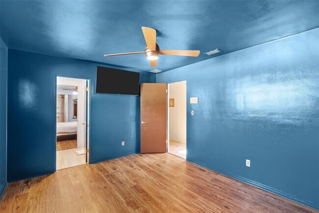 Building Photo - 1191 87th Ave N