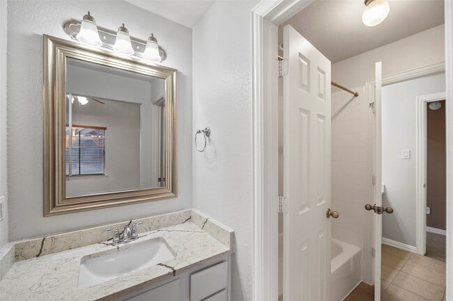 Building Photo - 28210 Chalet Park Dr