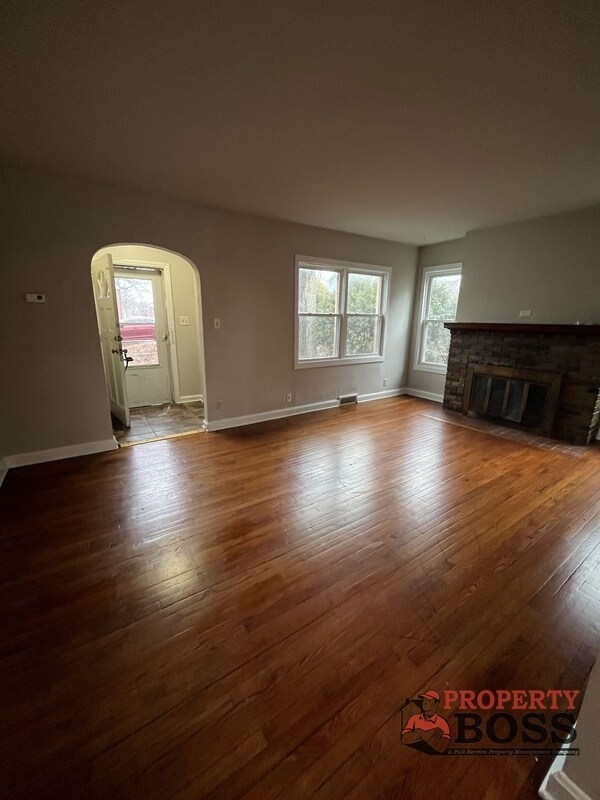 Building Photo - 353 S Hamilton St