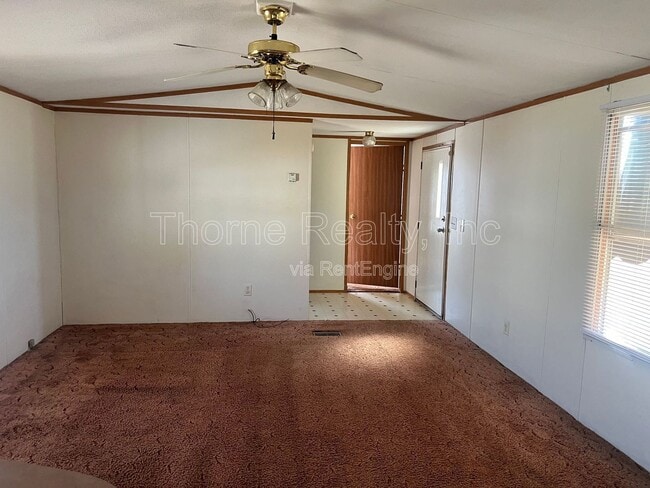 Building Photo - 137 Matts Ln