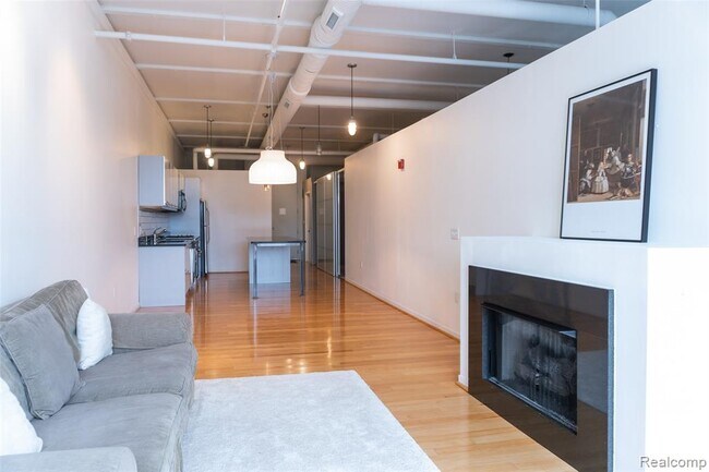 Building Photo - 100 N Center St