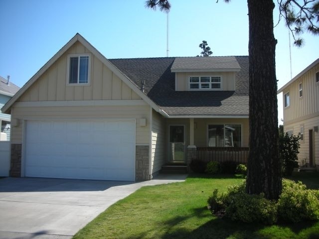 Primary Photo - 4 Bedroom Home in NE Bend!