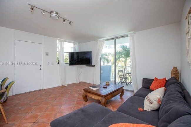 Building Photo - 1801 S Treasure Dr