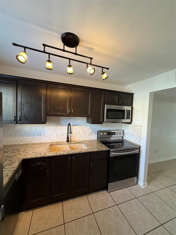 Building Photo - 22710 Watersedge Blvd