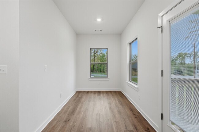 Building Photo - 276 Kinross Dr
